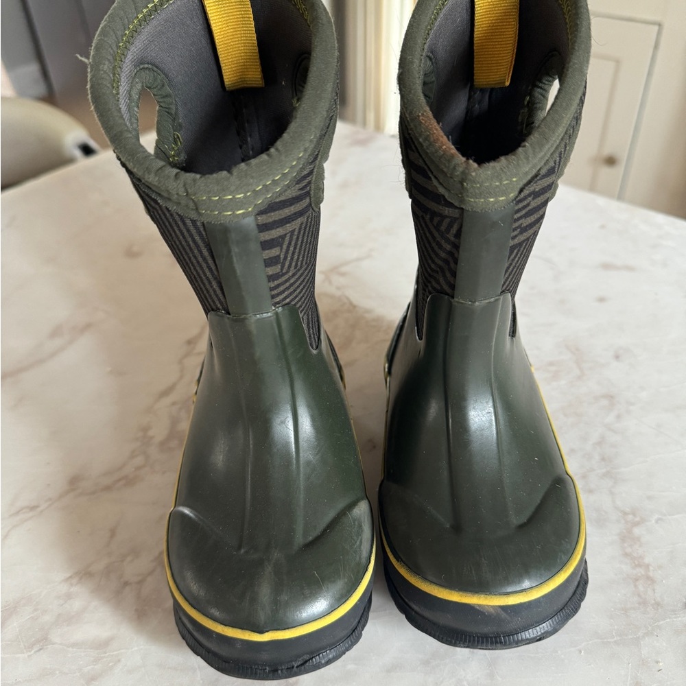 Bogs boots toddler size 8